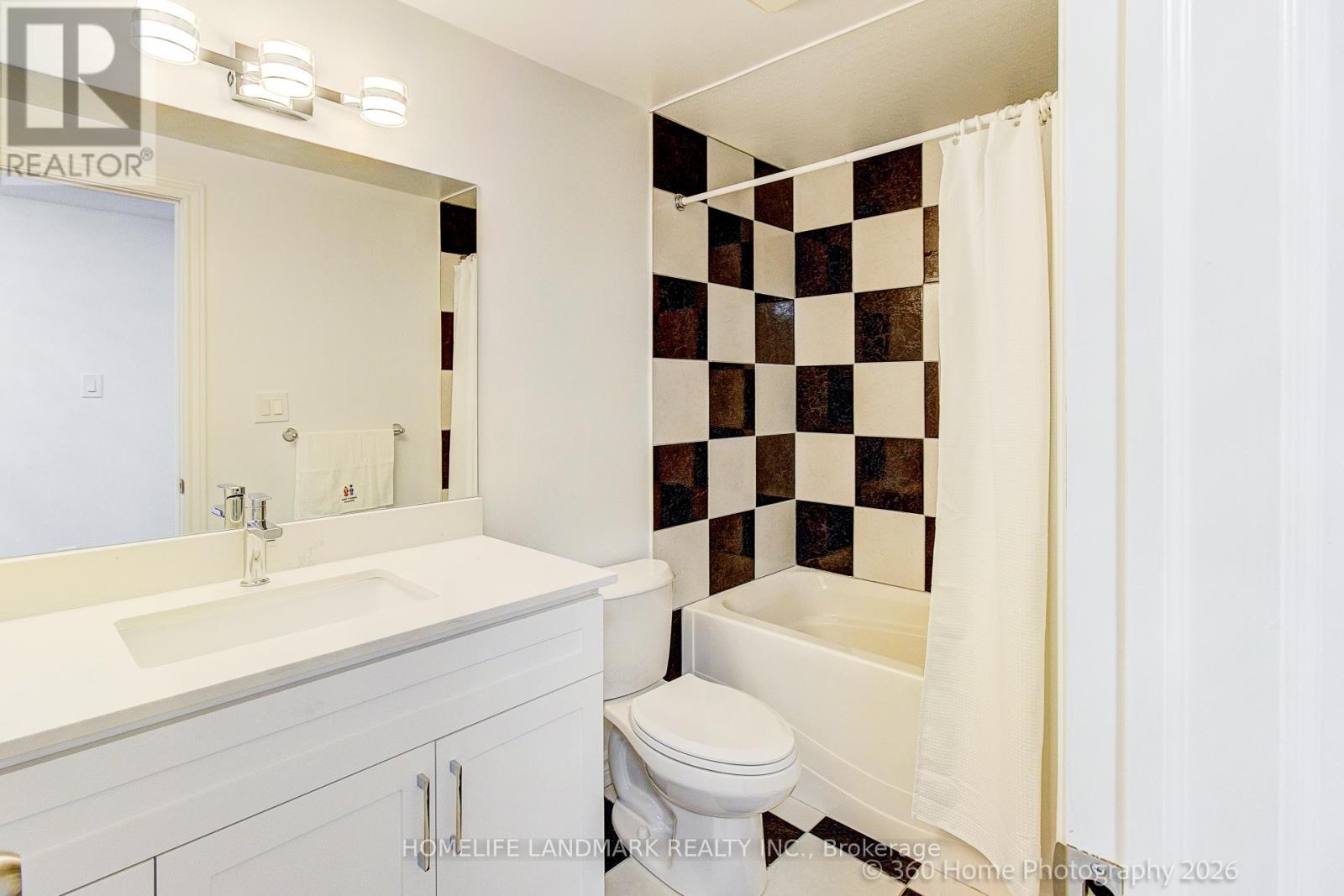 33 KITSILANO CRESCENT - 24