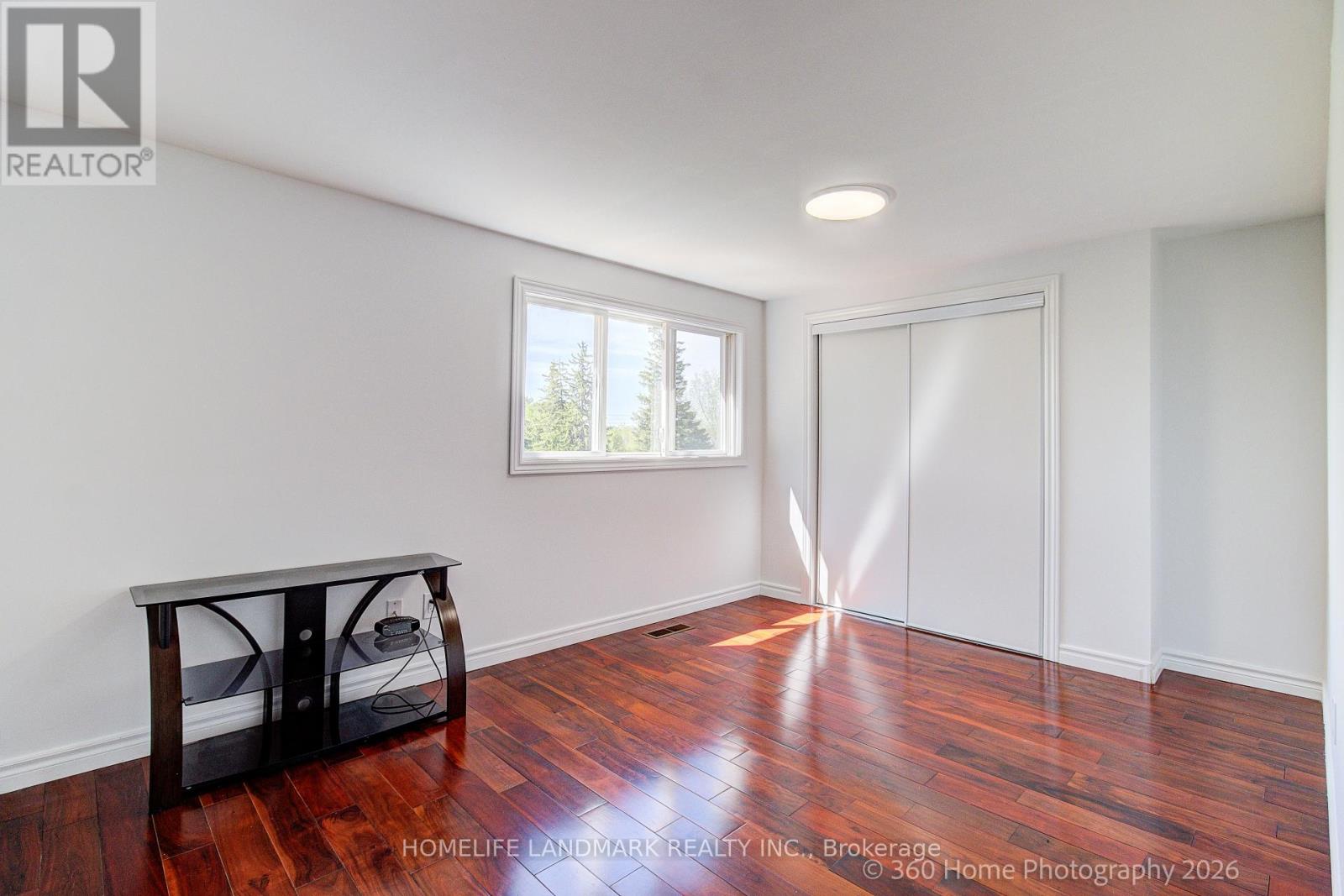 33 KITSILANO CRESCENT - 25