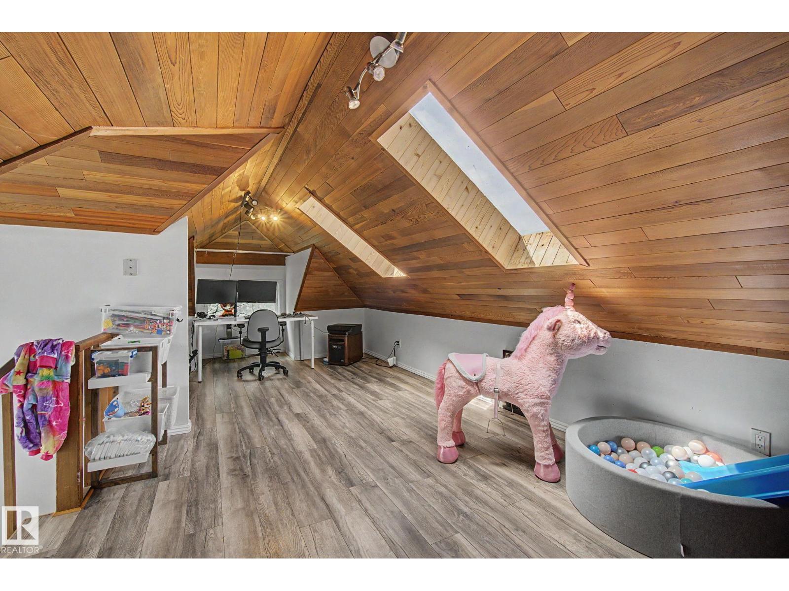 10647 125 ST NW — photo 34