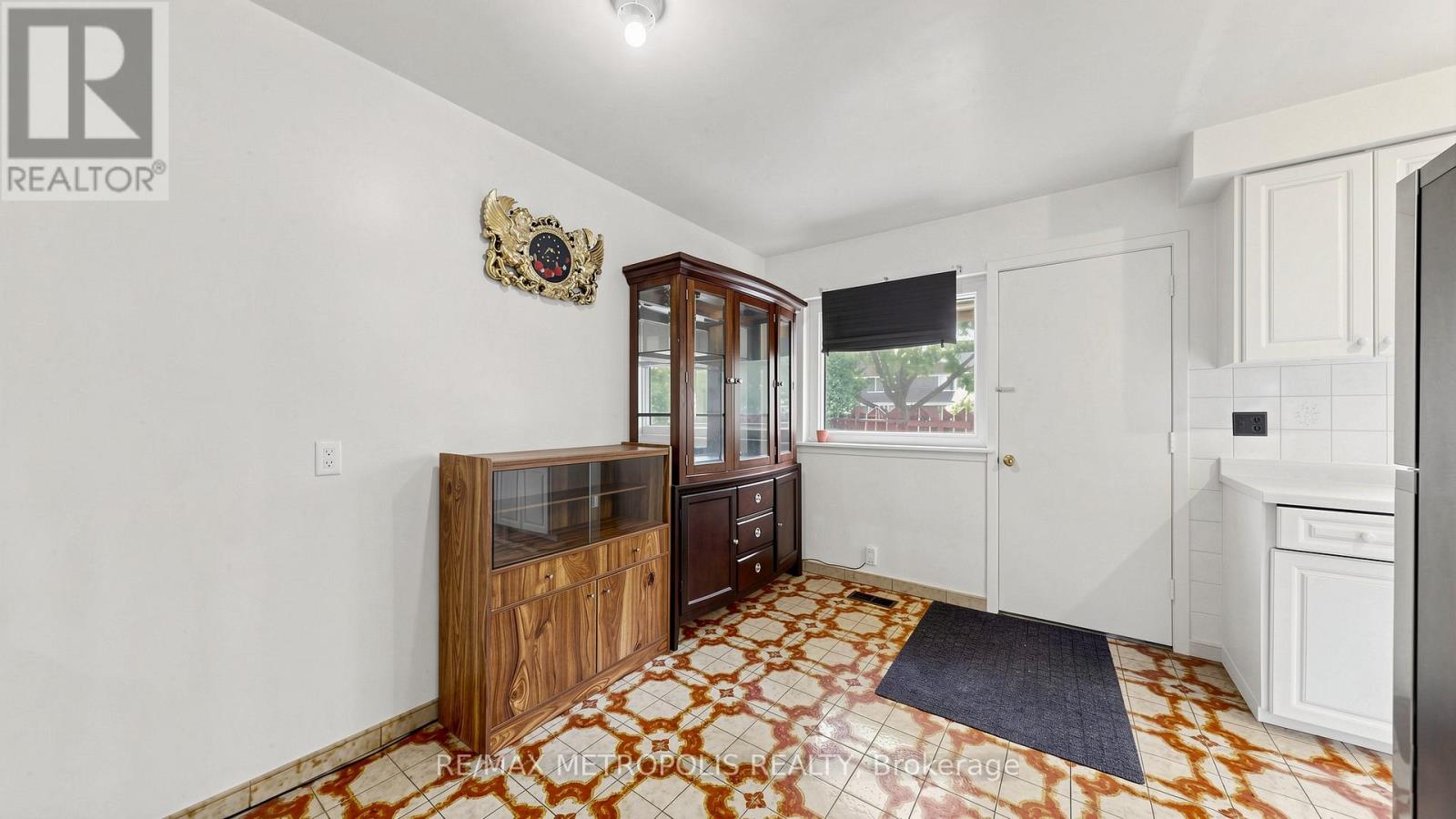 1 COUNCIL CRESCENT - 11