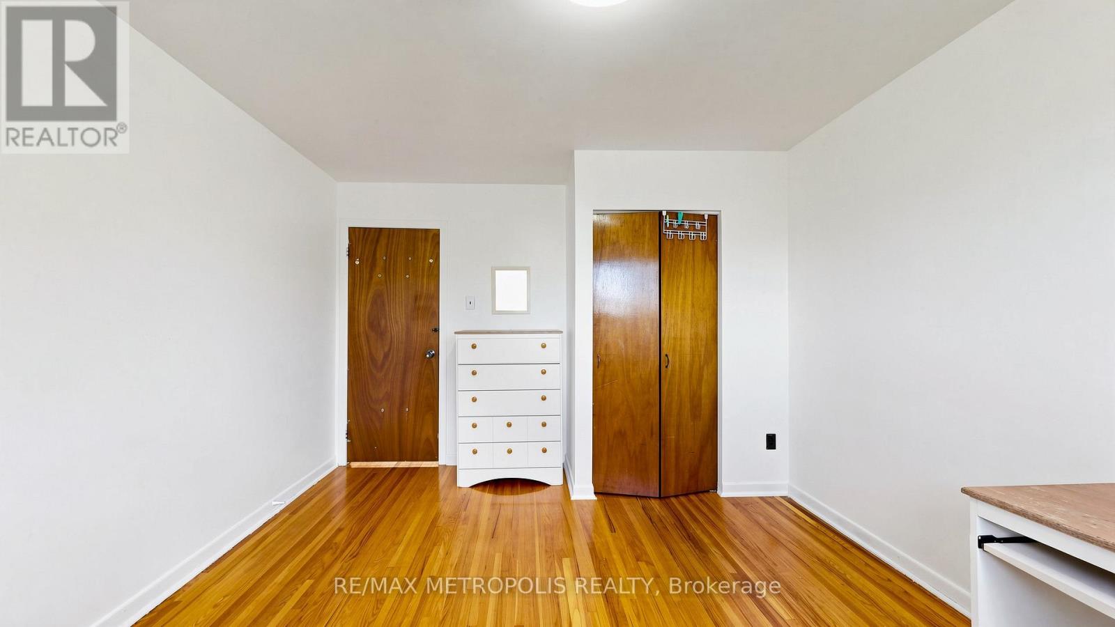 1 COUNCIL CRESCENT - 17