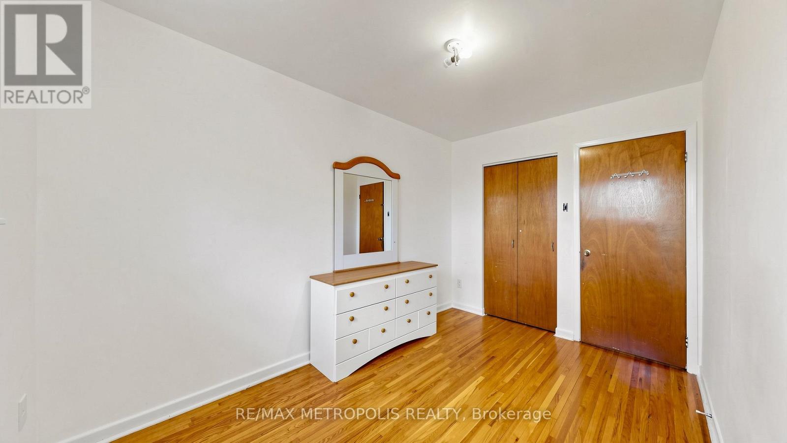 1 COUNCIL CRESCENT - 19