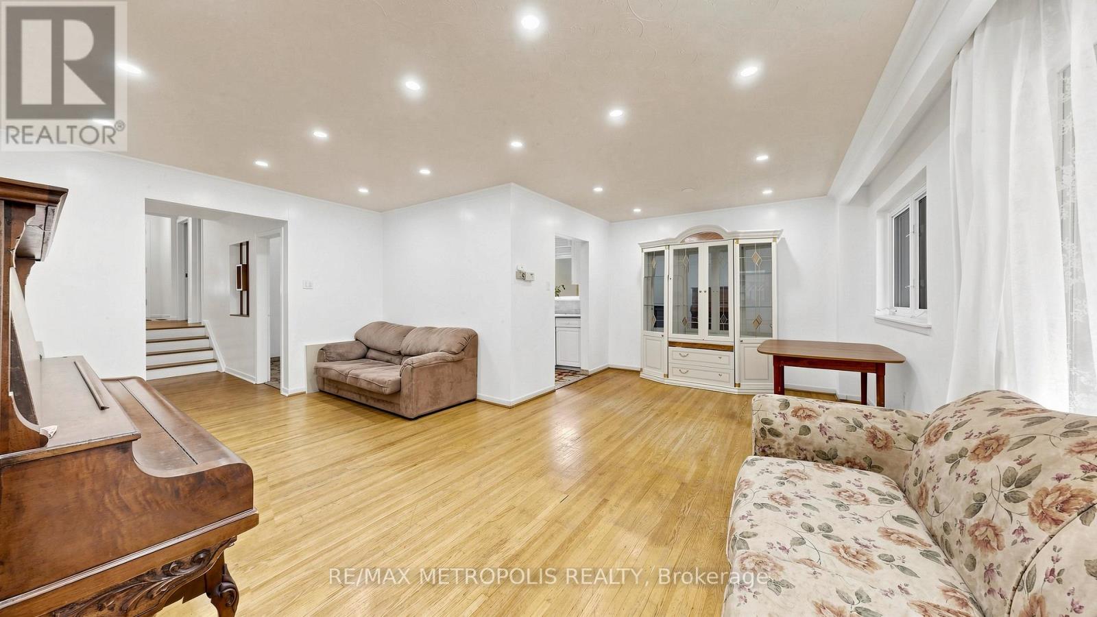 1 COUNCIL CRESCENT - 25