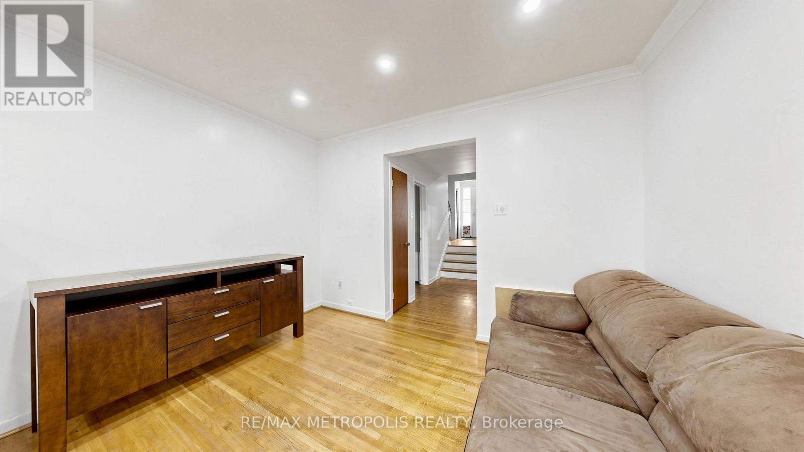 1 COUNCIL CRESCENT - 28