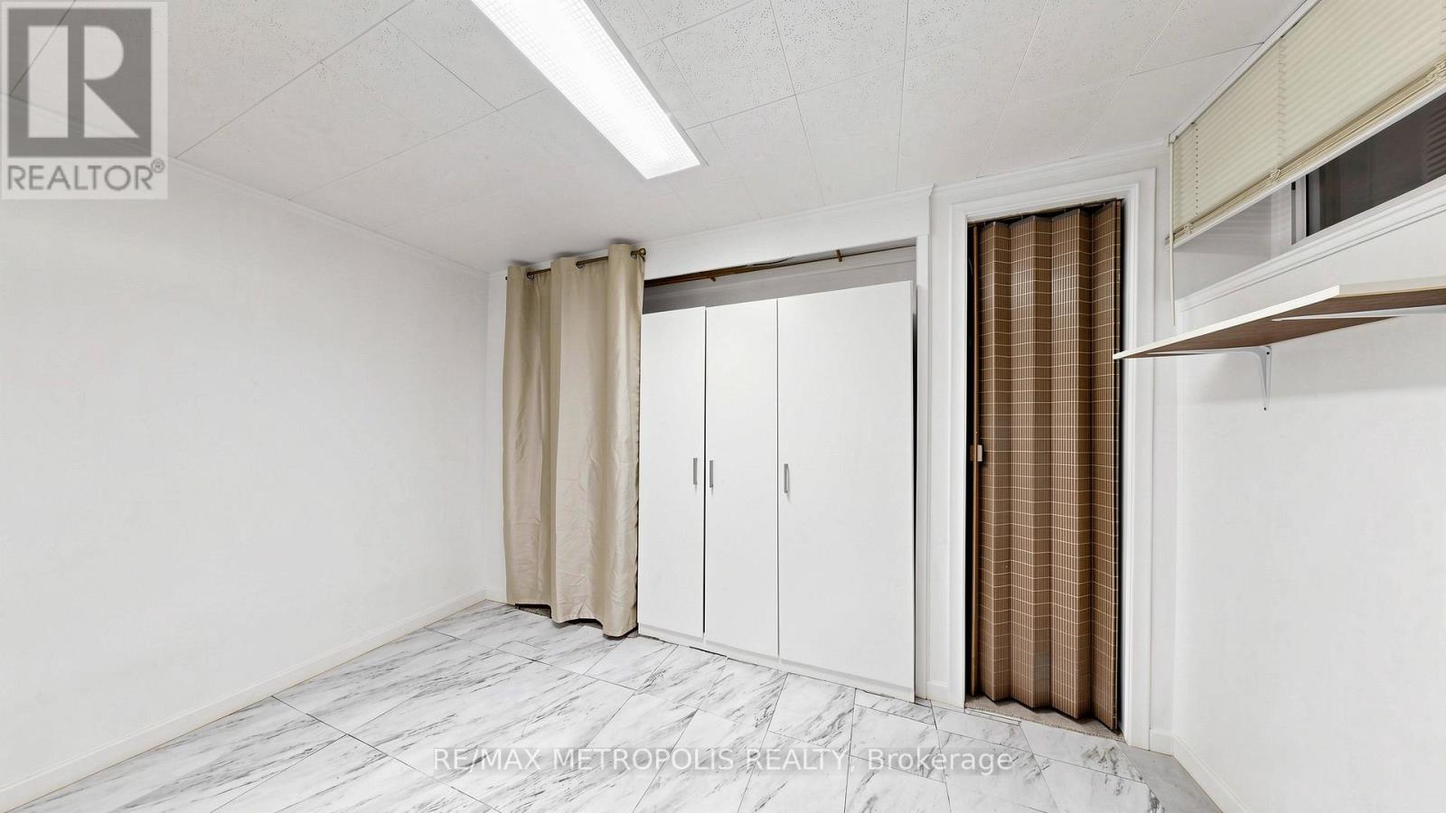 1 COUNCIL CRESCENT - 34