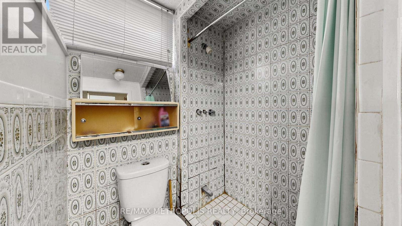 1 COUNCIL CRESCENT - 35
