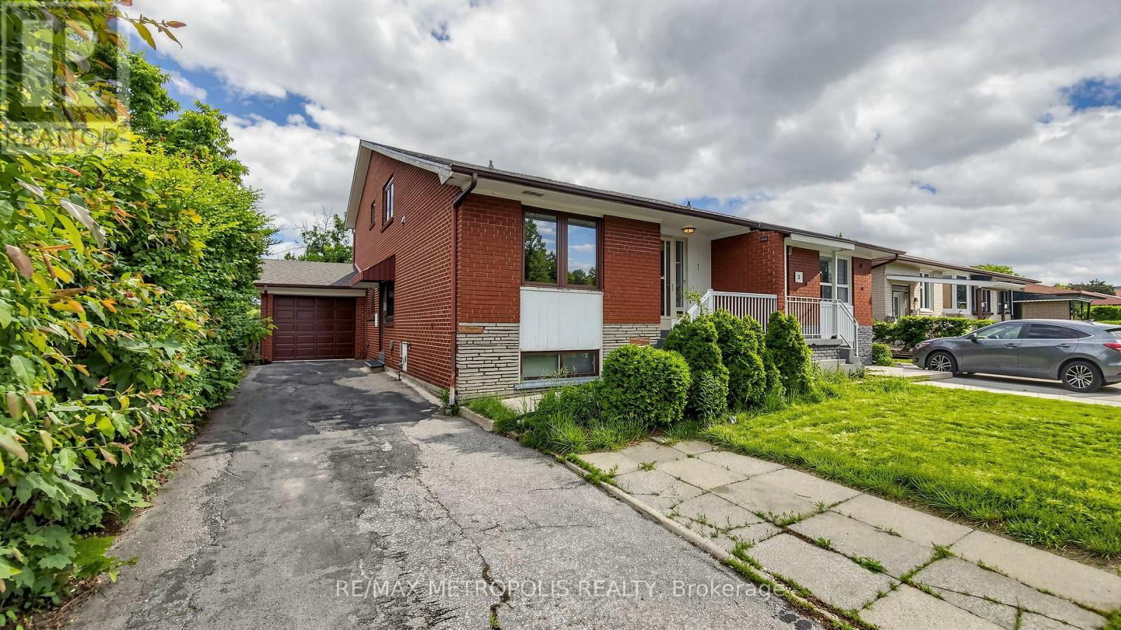 1 COUNCIL CRESCENT - 4