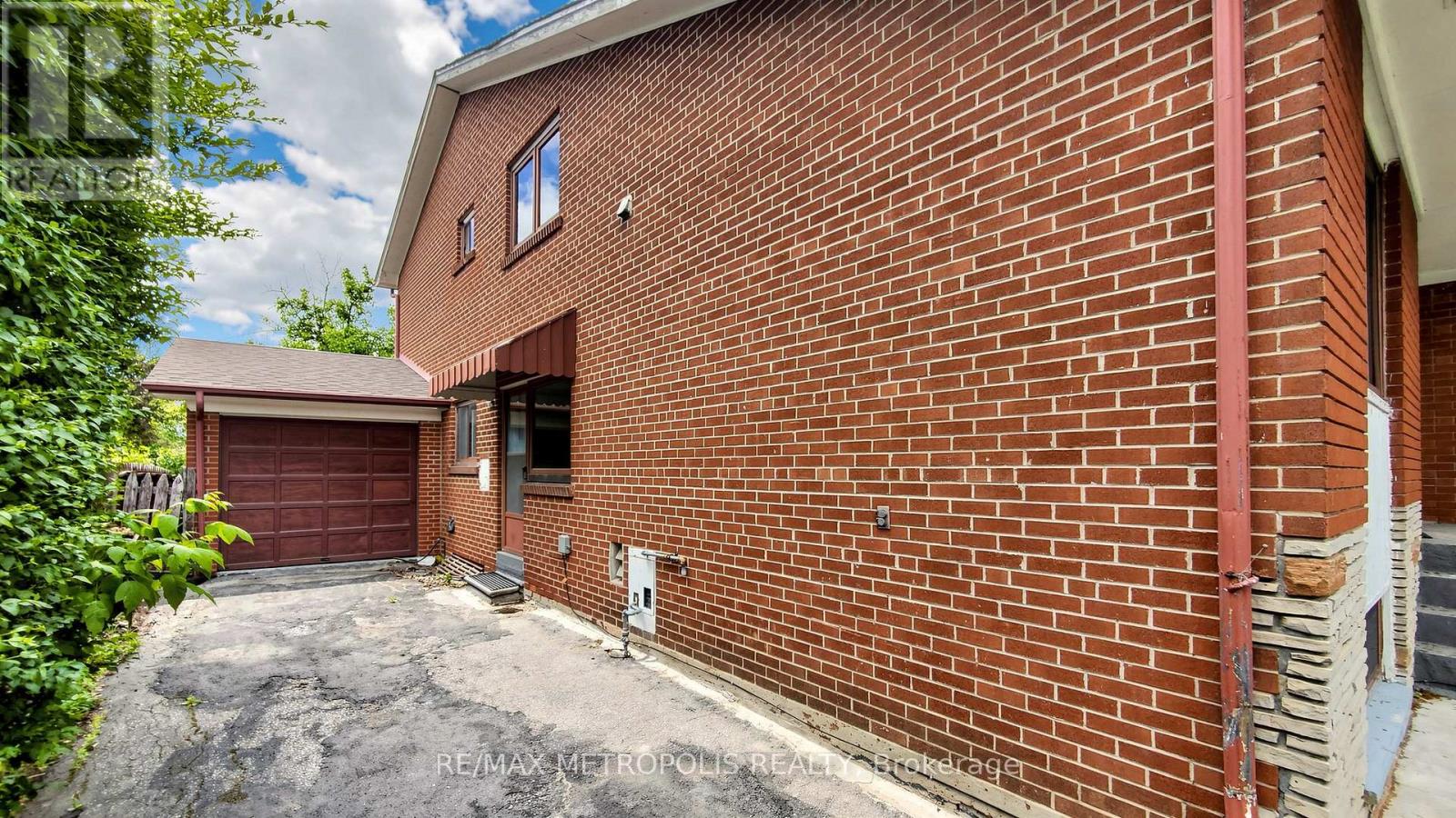 1 COUNCIL CRESCENT - 43