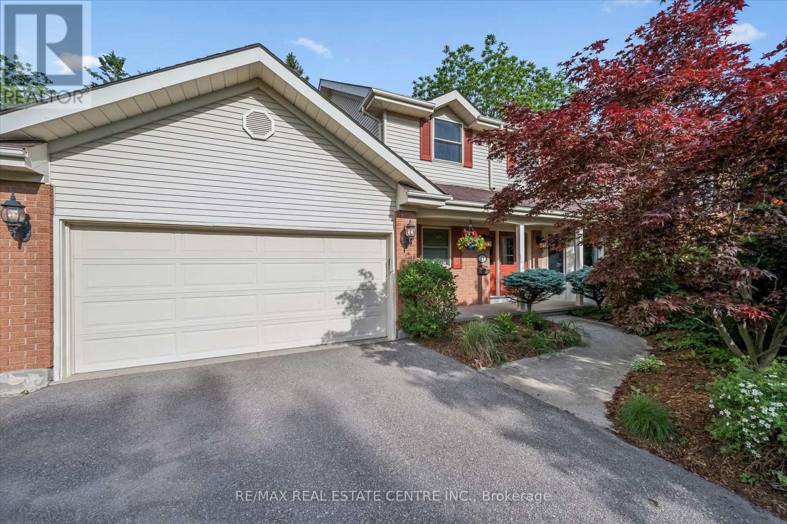 21 TINATAWA COURT - 1