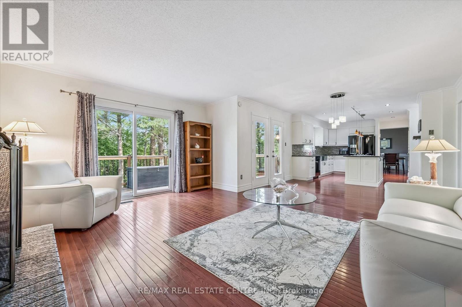 21 TINATAWA COURT - 11