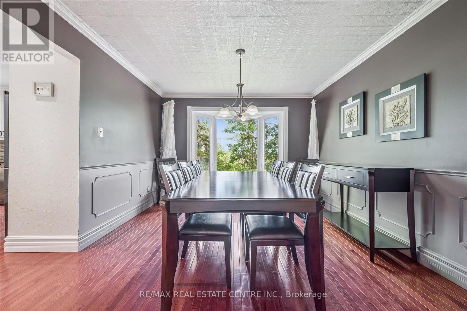 21 TINATAWA COURT - 5