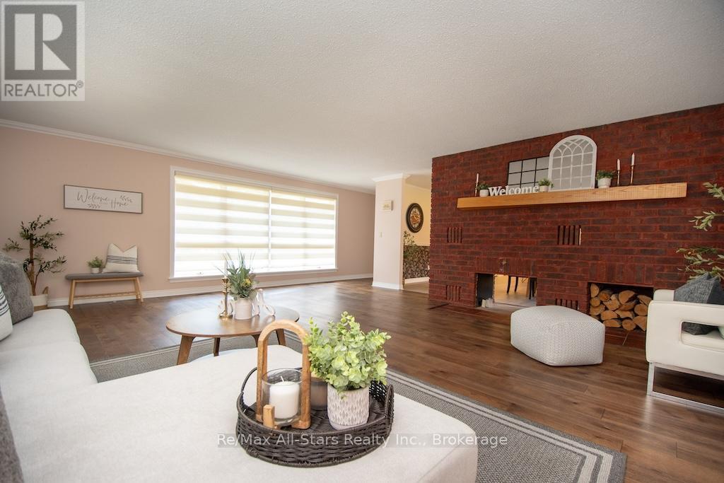 32 FOREST DRIVE - 11