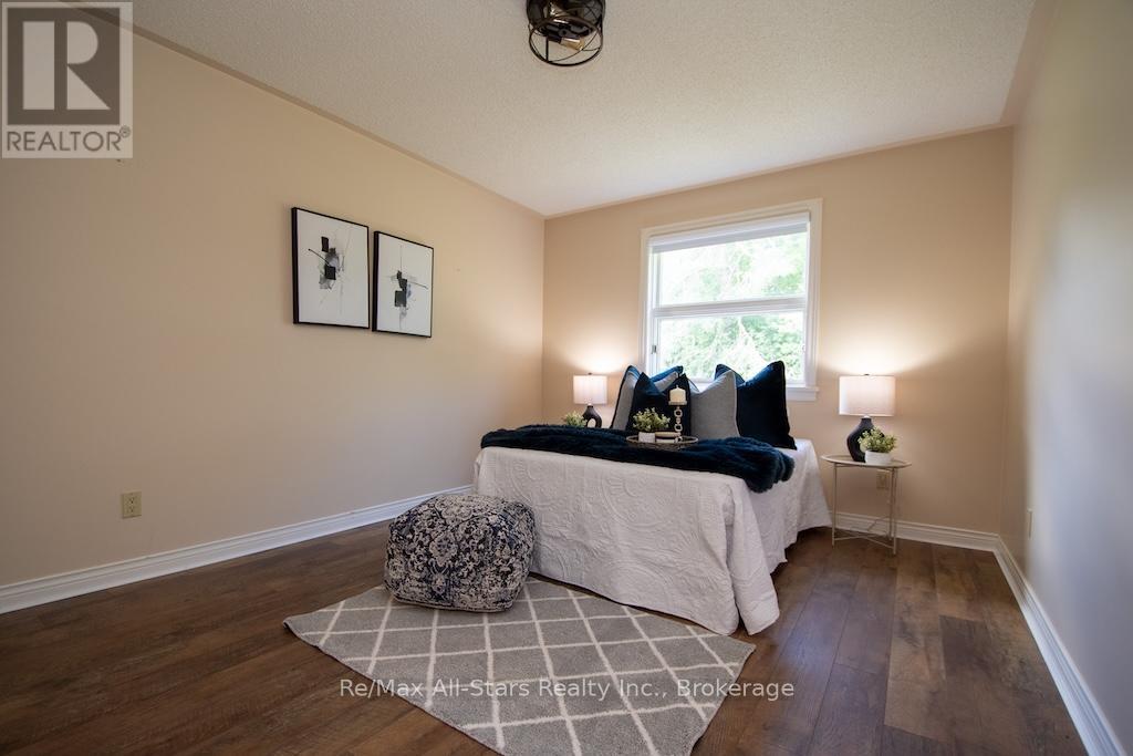 32 FOREST DRIVE - 26