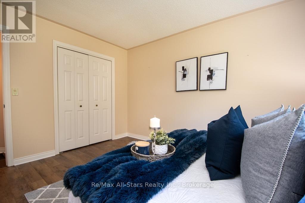 32 FOREST DRIVE - 27