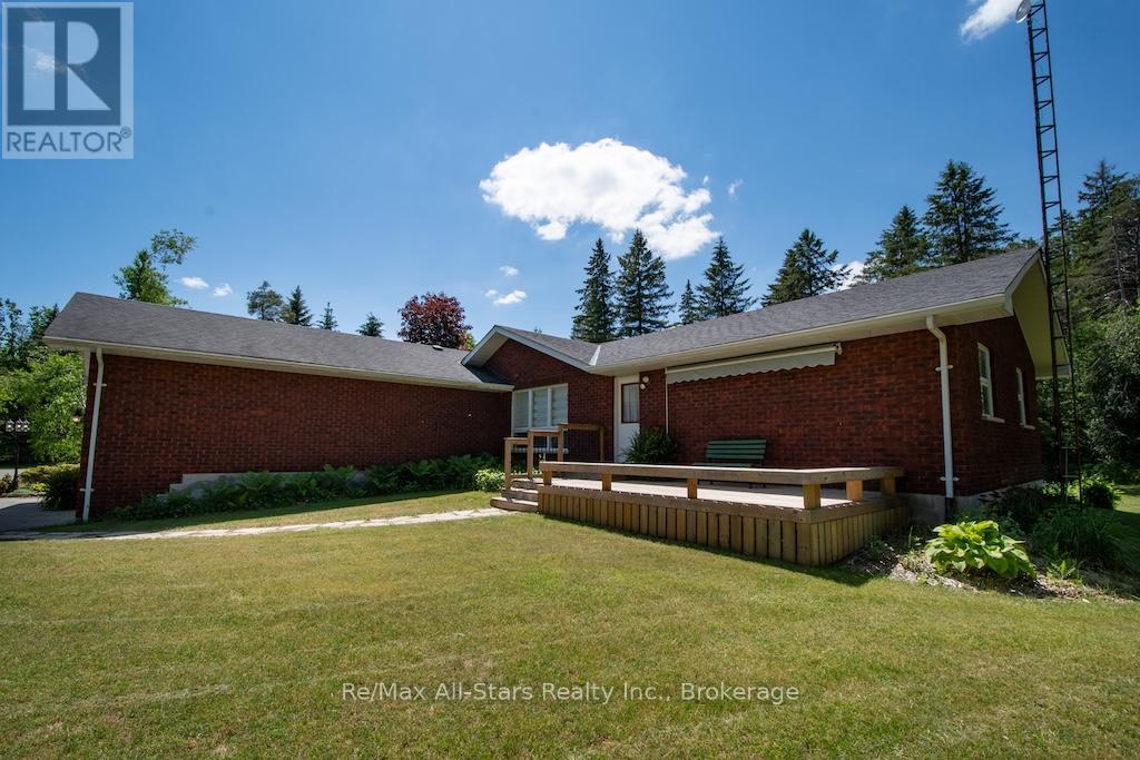 32 FOREST DRIVE - 44