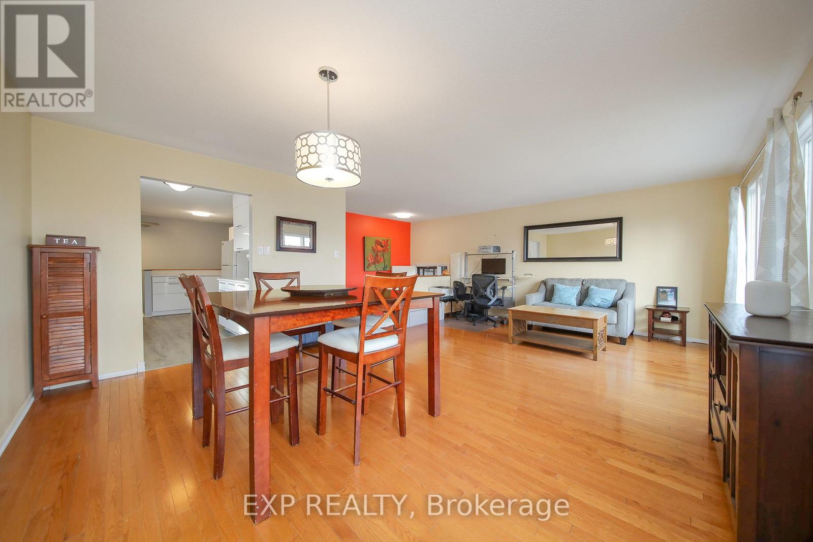 4 Bed, 2 Bath House for Sale in Ottawa – 18 WINLOCK CRESCENT, Ottawa – MLS# X13421976 - Image 11