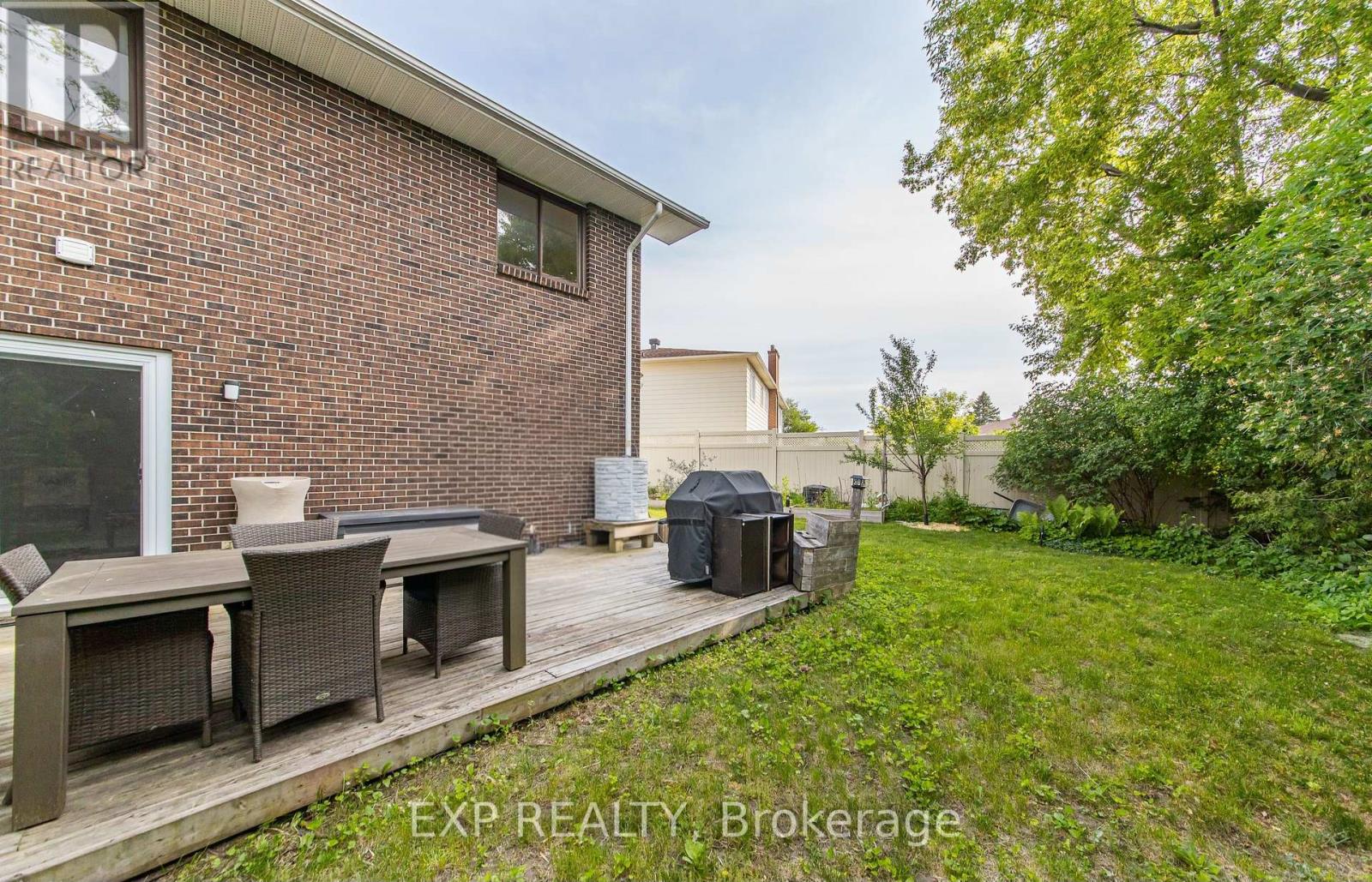 4 Bed, 2 Bath House for Sale in Ottawa – 18 WINLOCK CRESCENT, Ottawa – MLS# X13421976 - Image 24