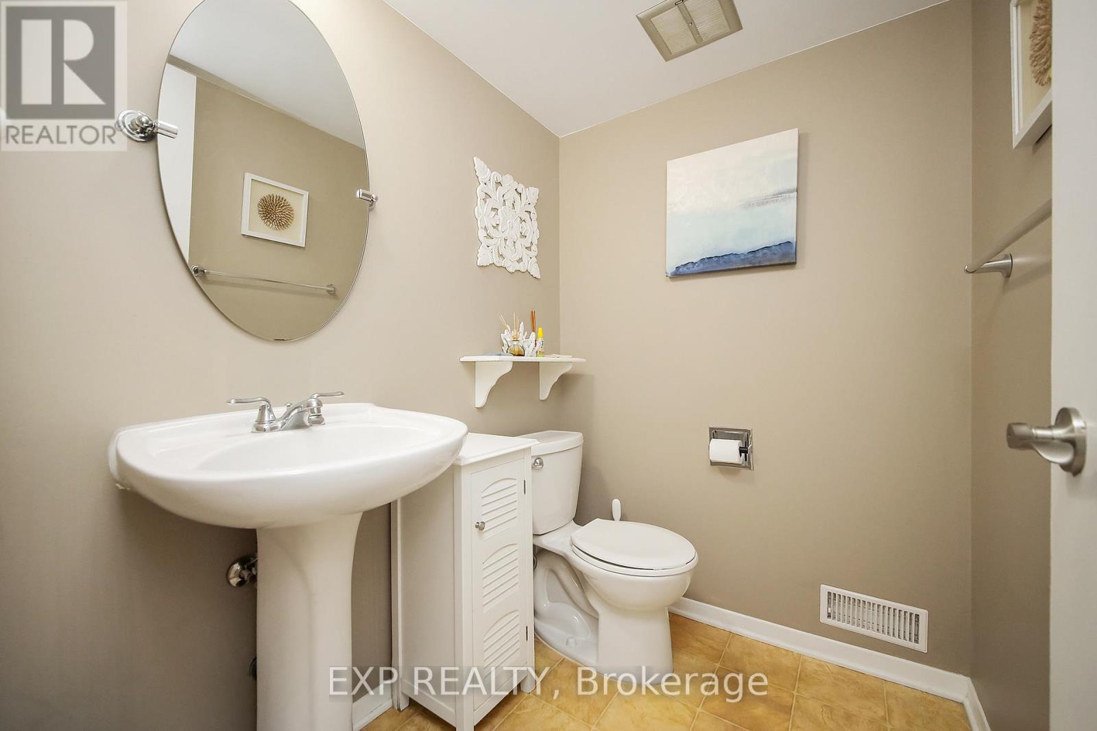 4 Bed, 2 Bath House for Sale in Ottawa – 18 WINLOCK CRESCENT, Ottawa – MLS# X13421976 - Image 7