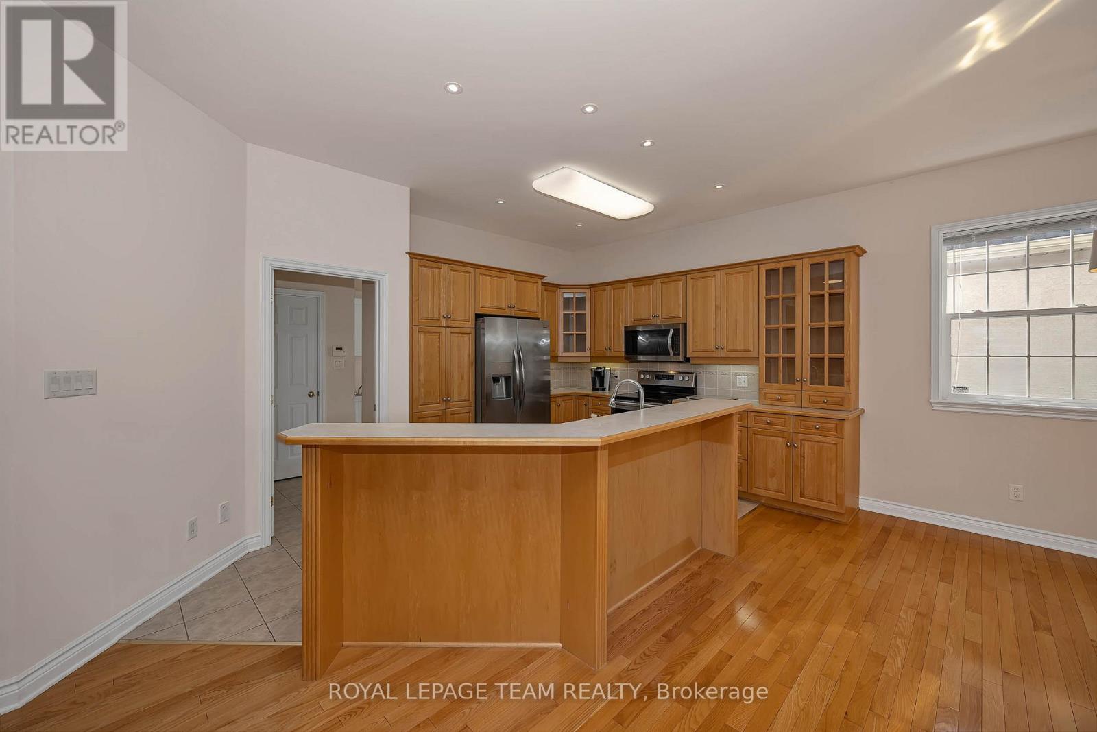 4 Bed, 3 Bath House for Sale in Ottawa – 32 SILVERTHORN COURT, Ottawa – MLS# X13422036 - Image 7