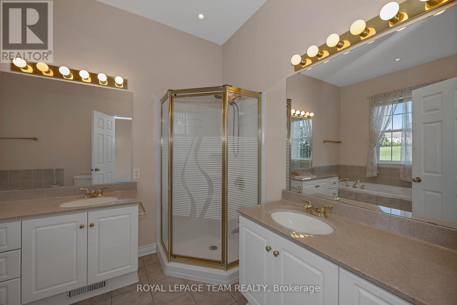 4 Bed, 3 Bath House for Sale in Ottawa – 32 SILVERTHORN COURT, Ottawa – MLS# X13422036 - Image 27