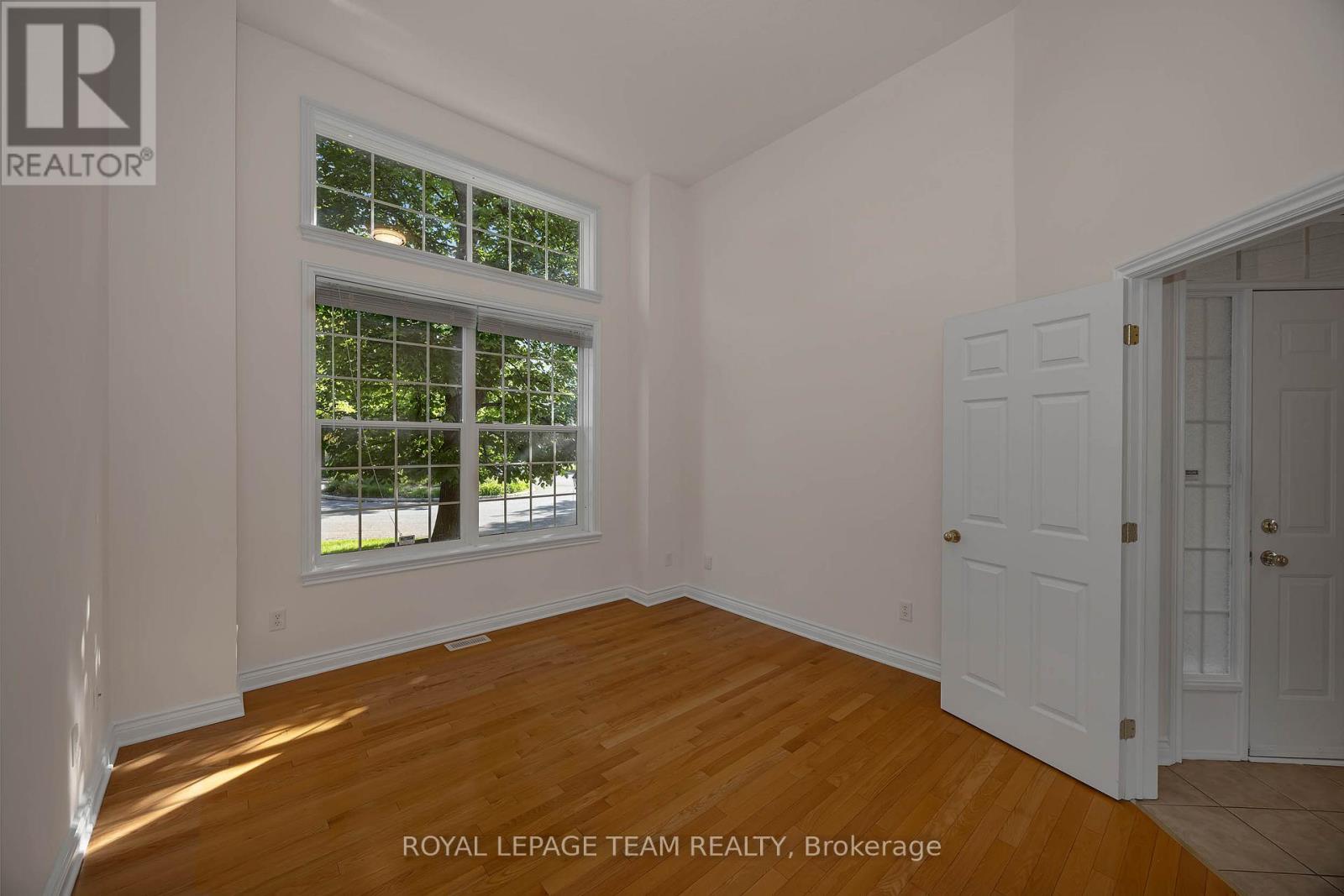 4 Bed, 3 Bath House for Sale in Ottawa – 32 SILVERTHORN COURT, Ottawa – MLS# X13422036 - Image 1