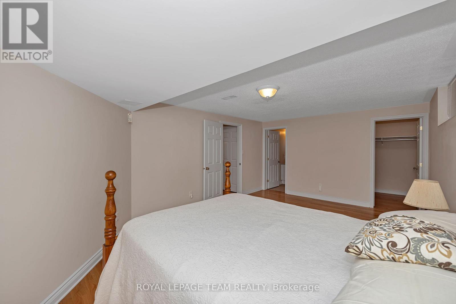 4 Bed, 3 Bath House for Sale in Ottawa – 32 SILVERTHORN COURT, Ottawa – MLS# X13422036 - Image 12