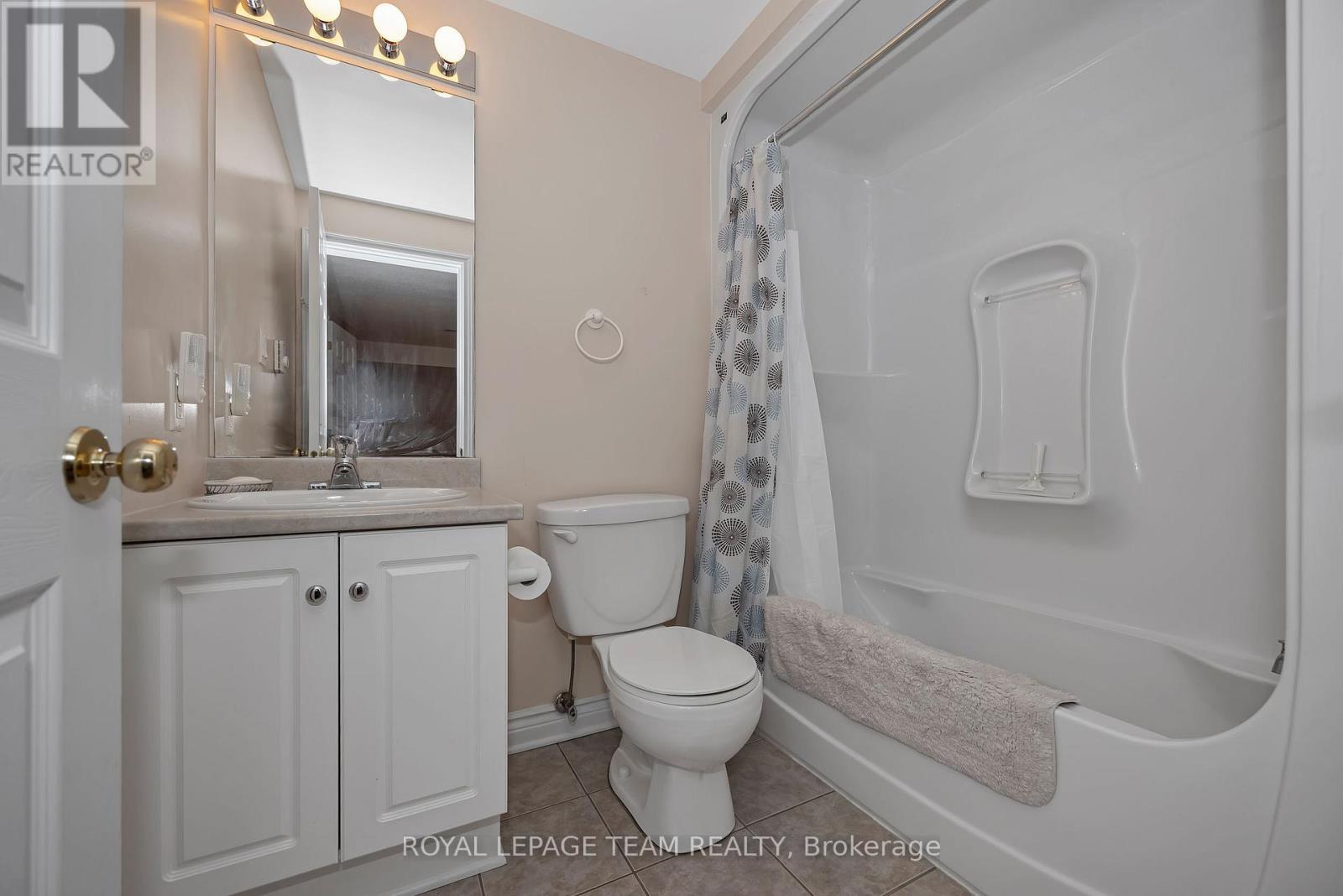 4 Bed, 3 Bath House for Sale in Ottawa – 32 SILVERTHORN COURT, Ottawa – MLS# X13422036 - Image 49