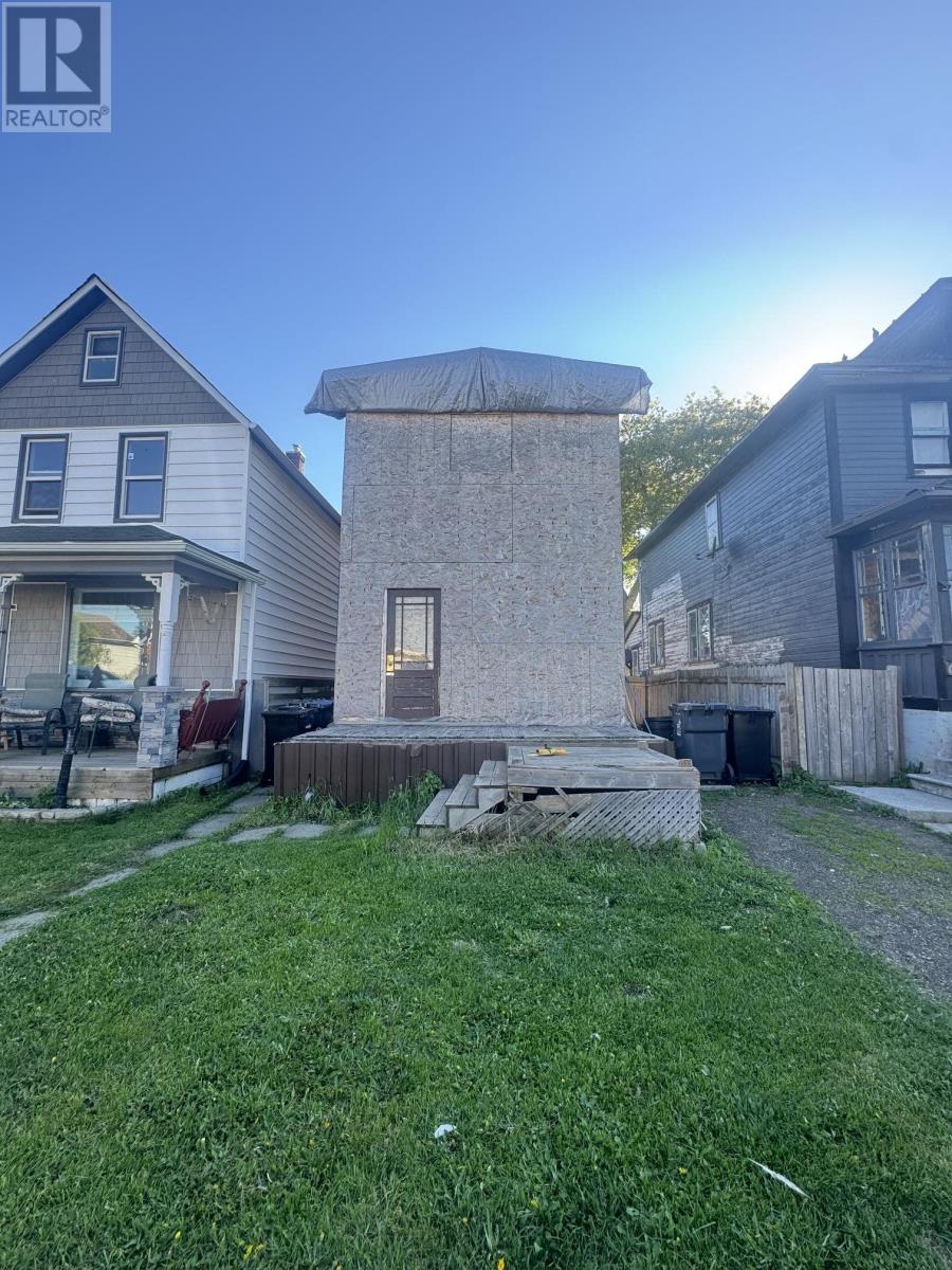 525 McIntosh ST - 1