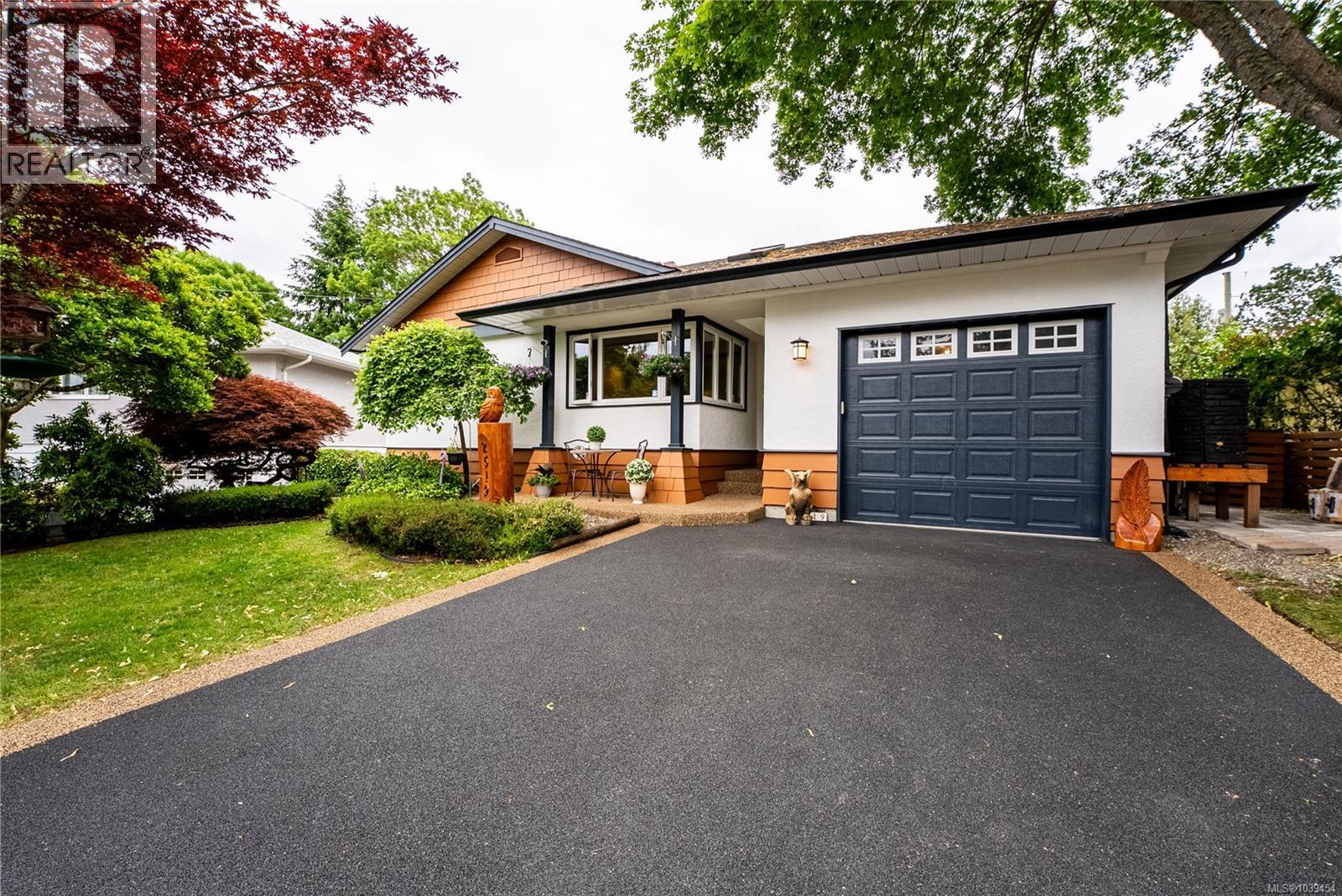  2519 Wootton Crescent, Oak Bay