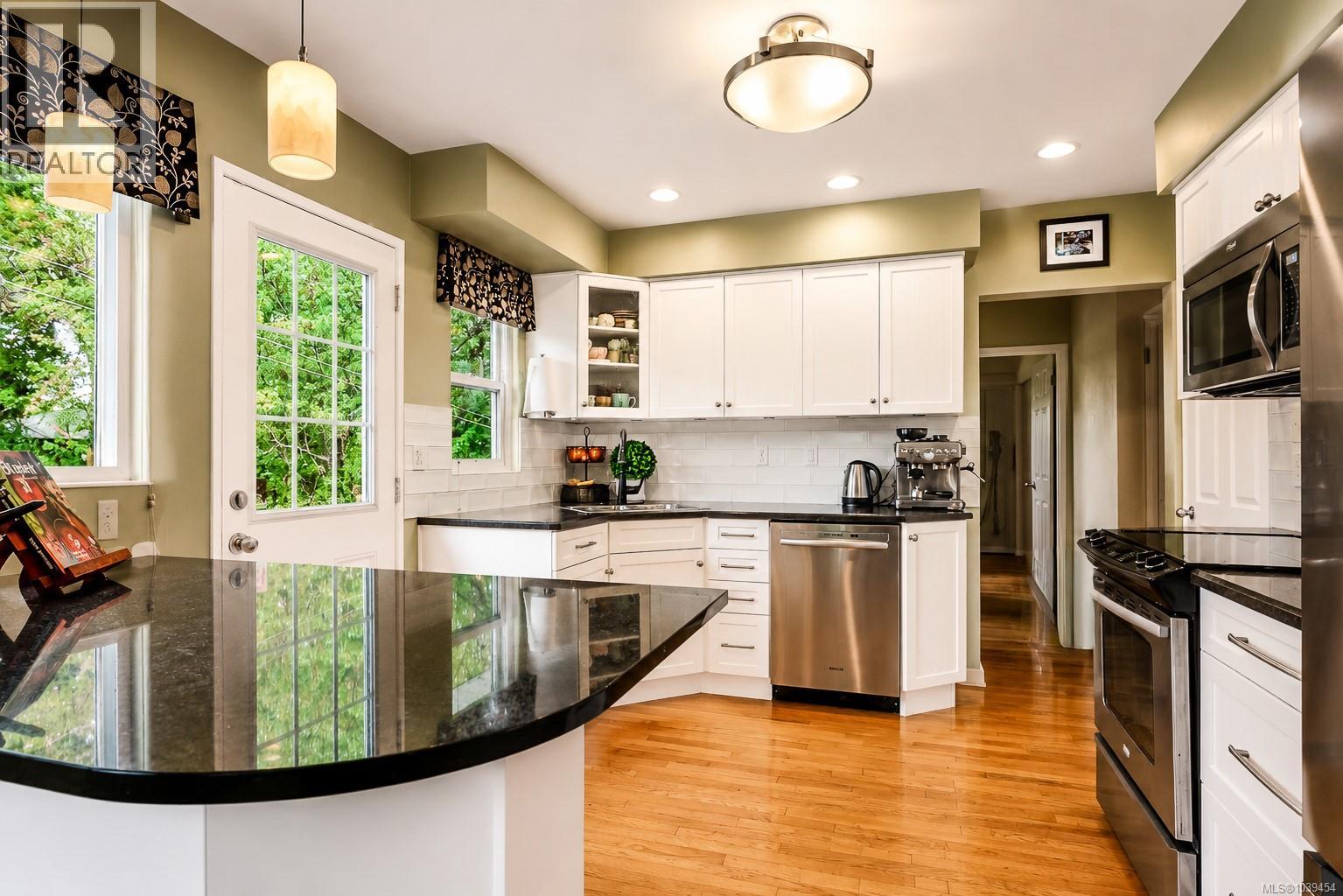  2519 Wootton Crescent, Oak Bay