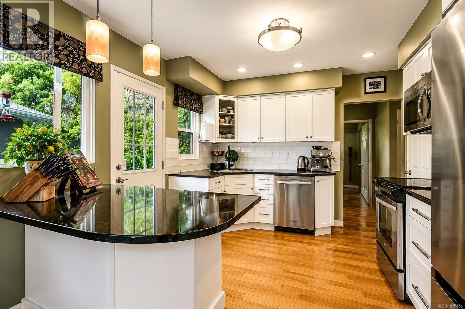 2519 Wootton Crescent, Oak Bay