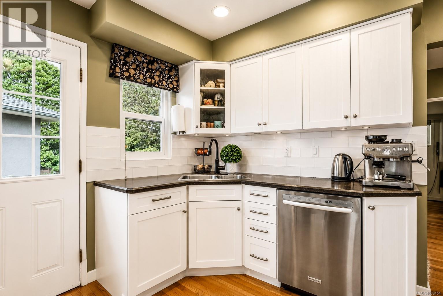  2519 Wootton Crescent, Oak Bay