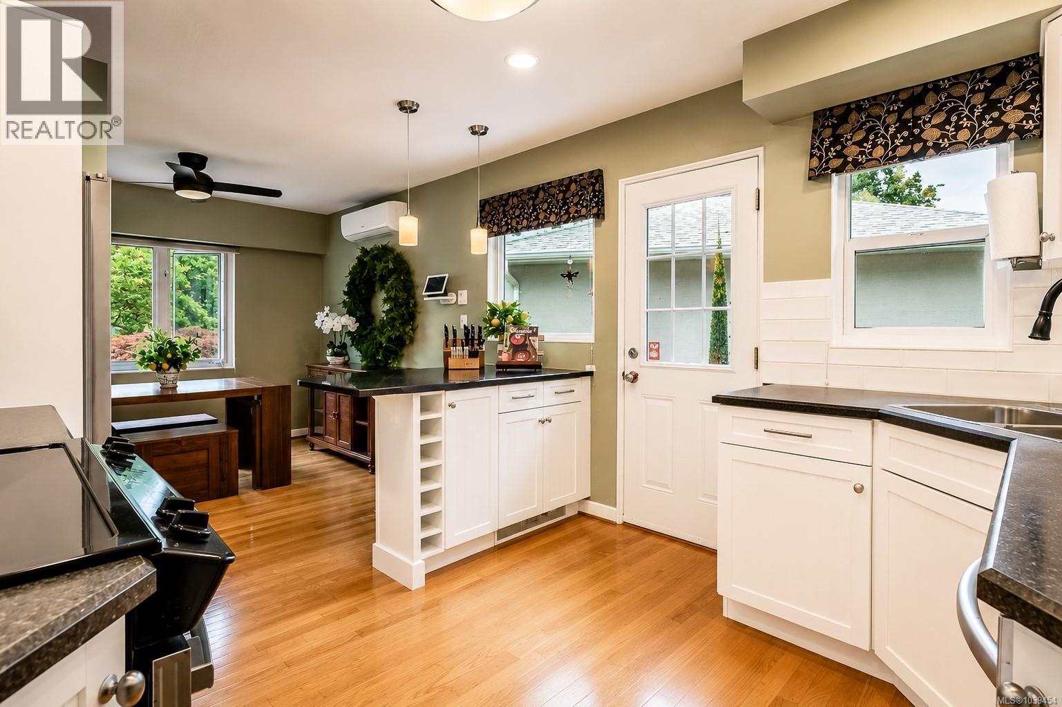  2519 Wootton Crescent, Oak Bay