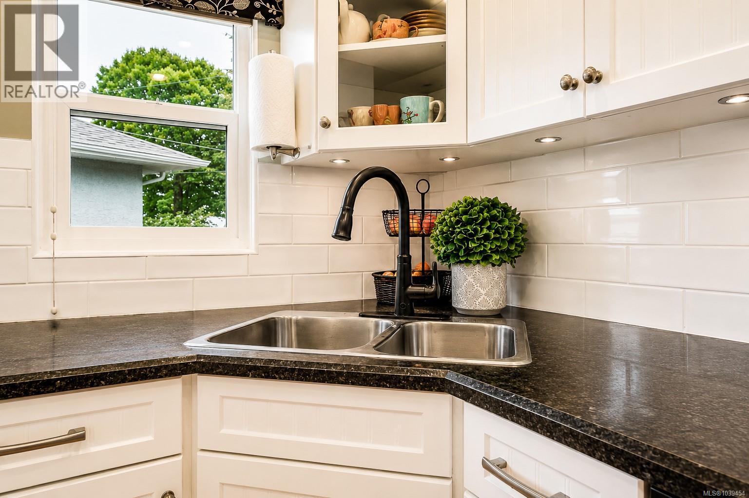  2519 Wootton Crescent, Oak Bay