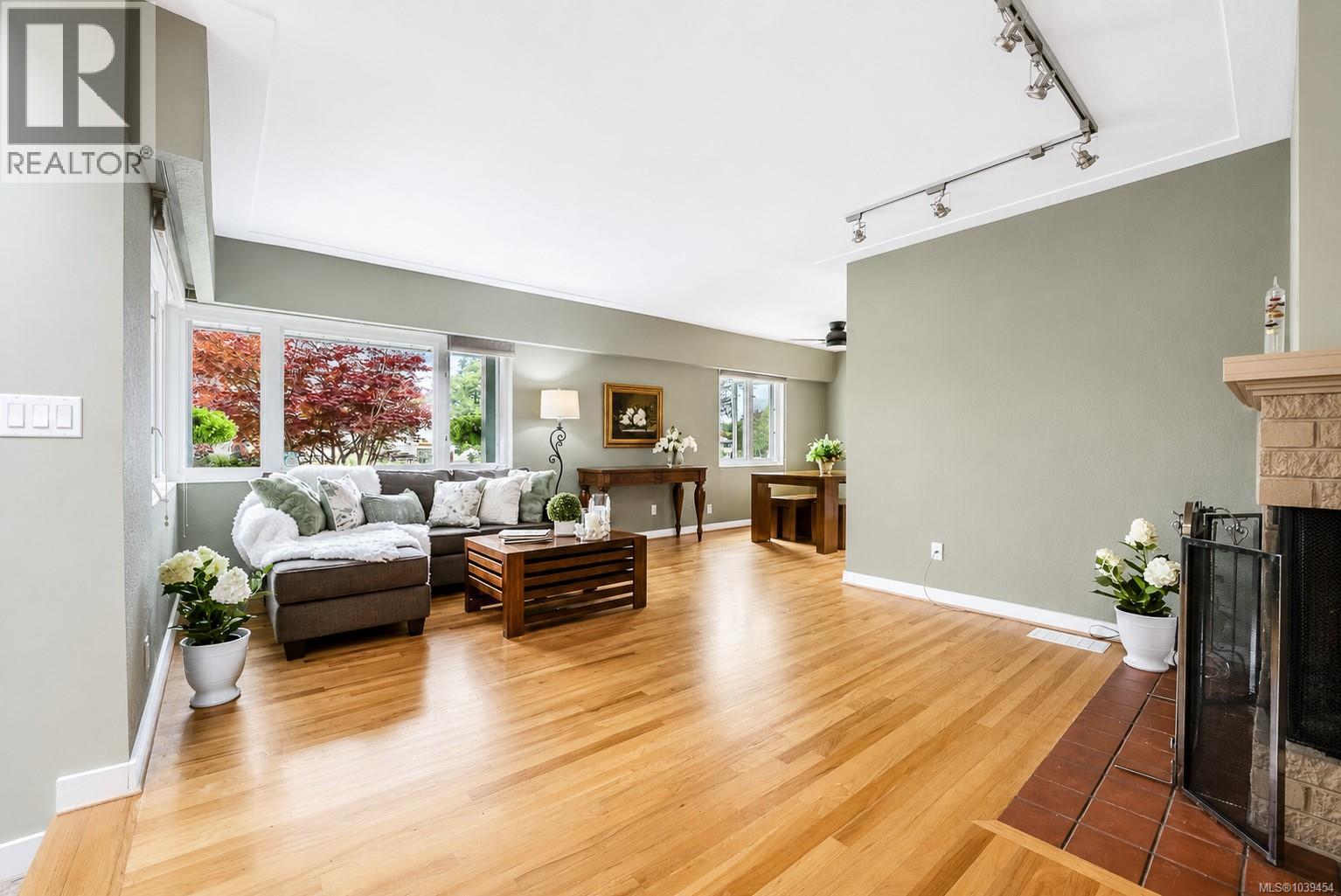  2519 Wootton Crescent, Oak Bay