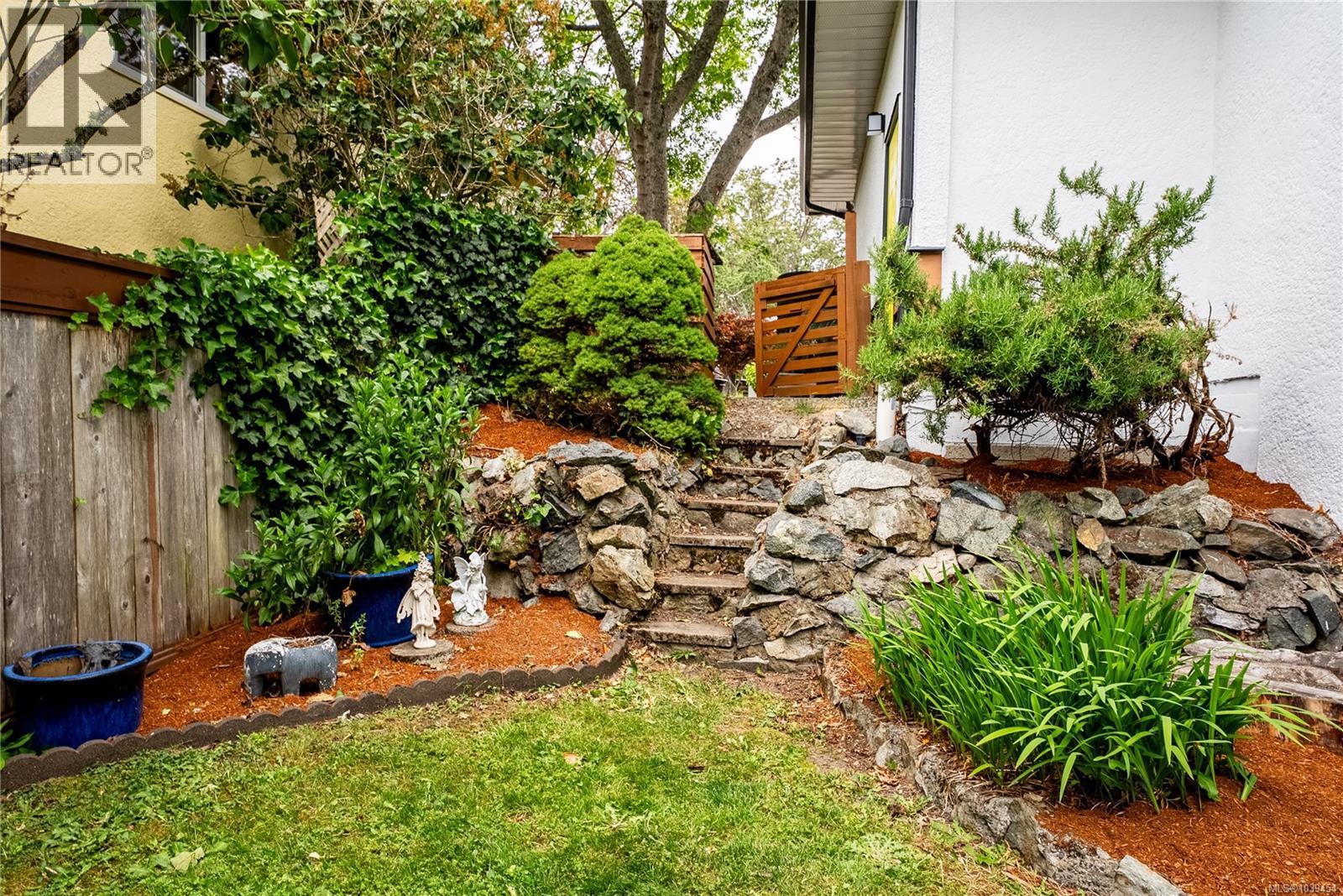  2519 Wootton Crescent, Oak Bay