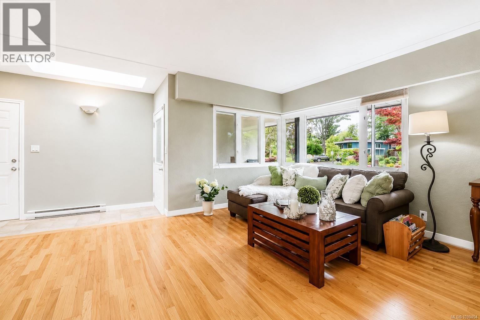  2519 Wootton Crescent, Oak Bay