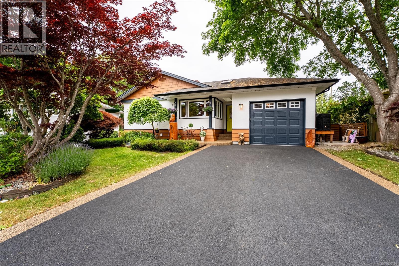  2519 Wootton Crescent, Oak Bay