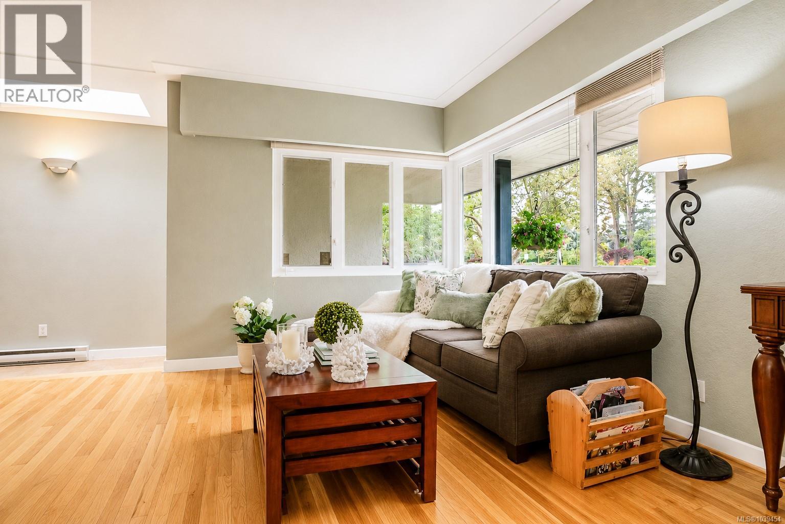  2519 Wootton Crescent, Oak Bay