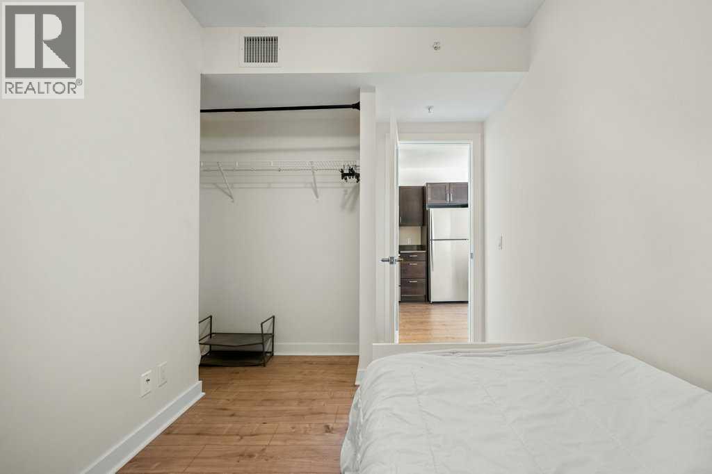 811, 10 Brentwood Common NW — photo 27