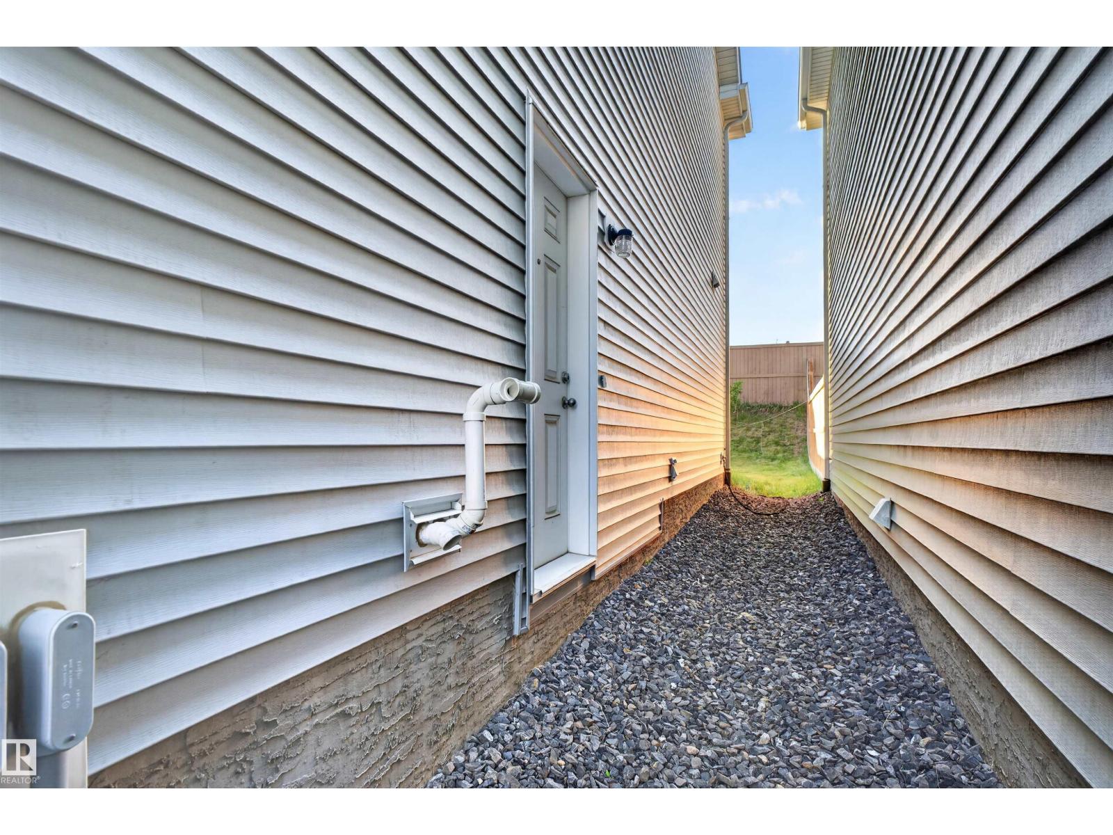22638 99A AV NW — photo 34