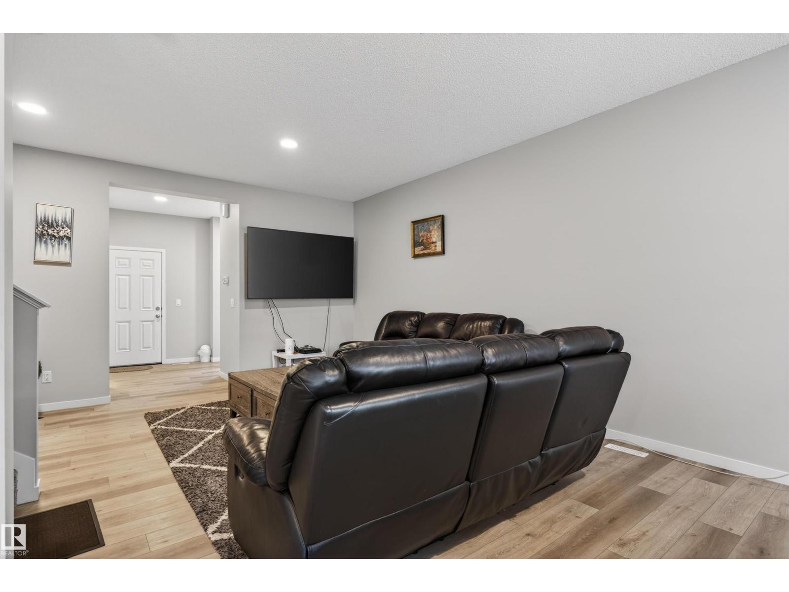 22638 99A AV NW — photo 8