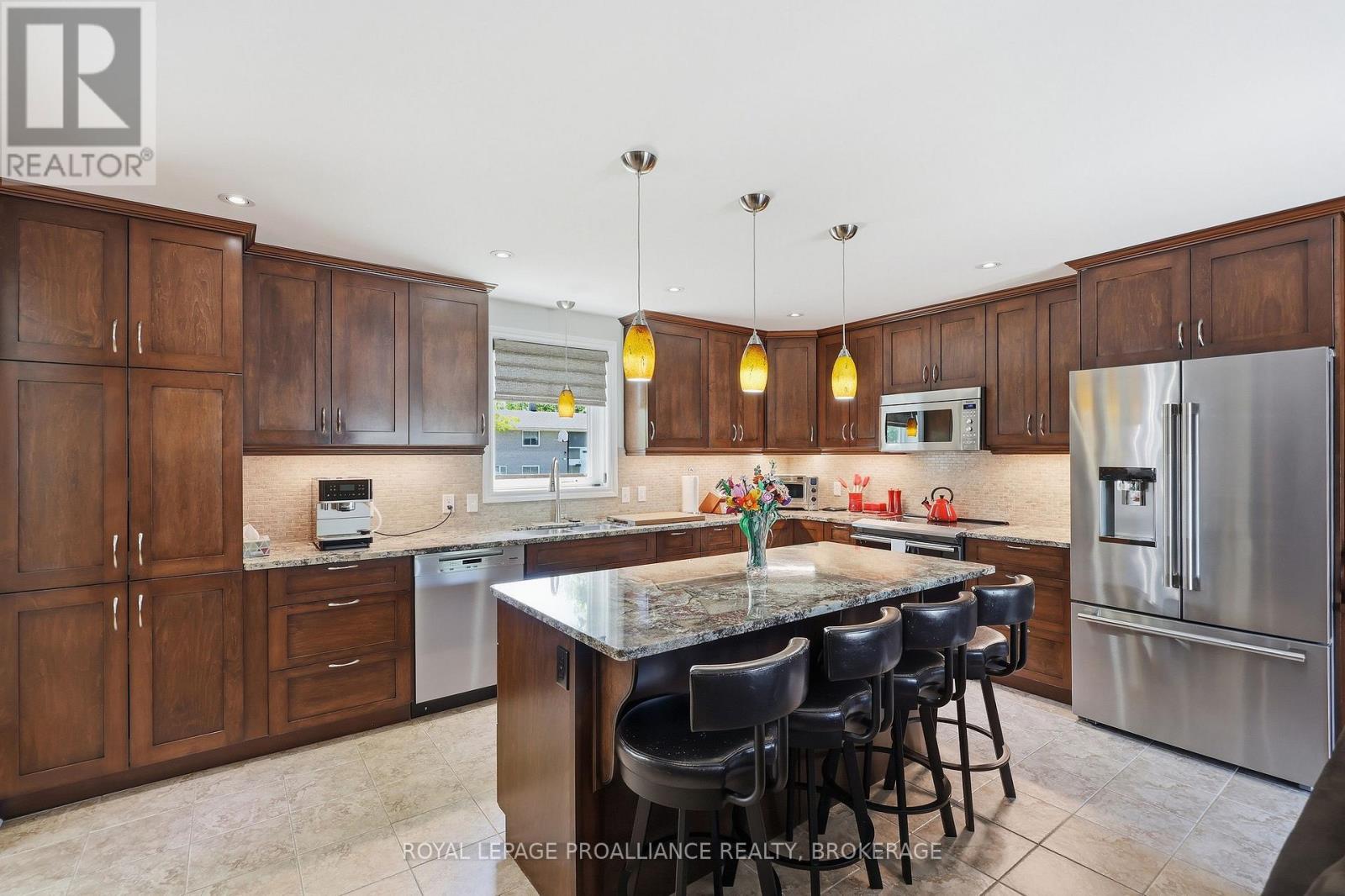 6 BYRON CRESCENT - 14