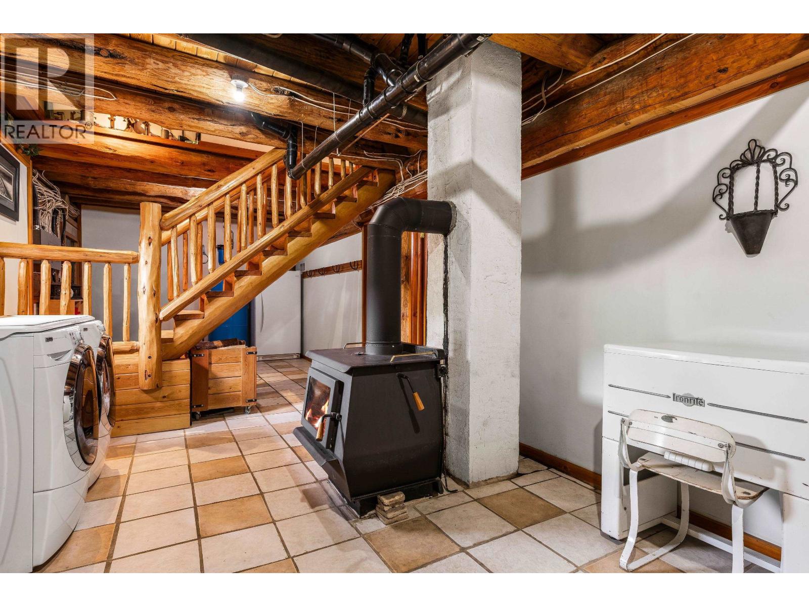 6483 HORSE LAKE ROAD - 30