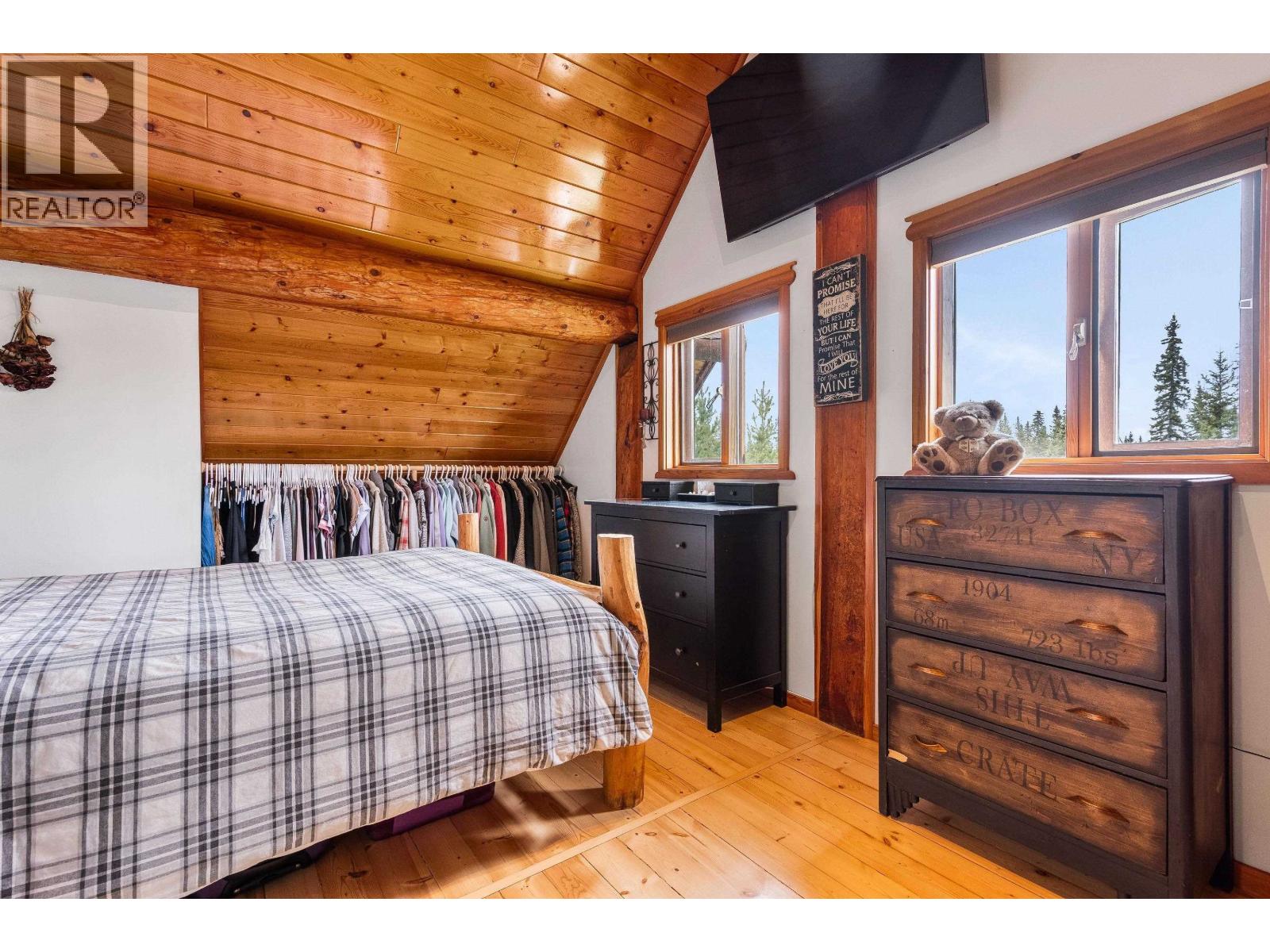 6483 HORSE LAKE ROAD - 26