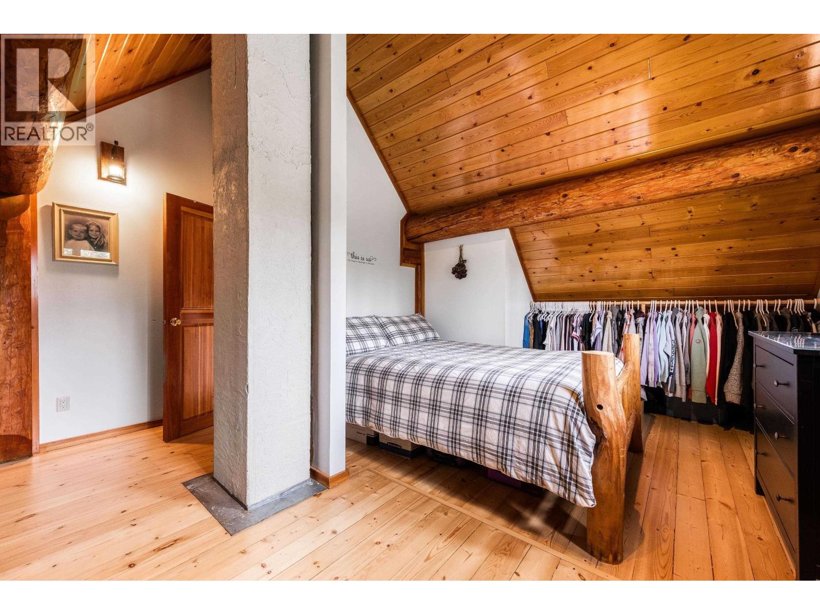6483 HORSE LAKE ROAD - 27