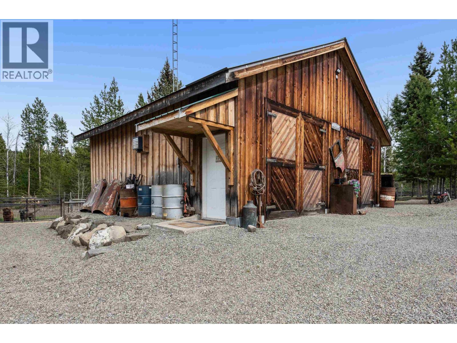 6483 HORSE LAKE ROAD - 11
