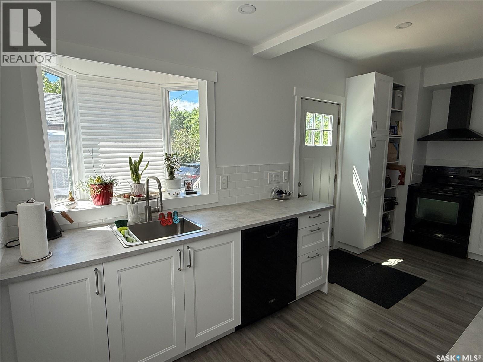 301 3rd STREET S - 3