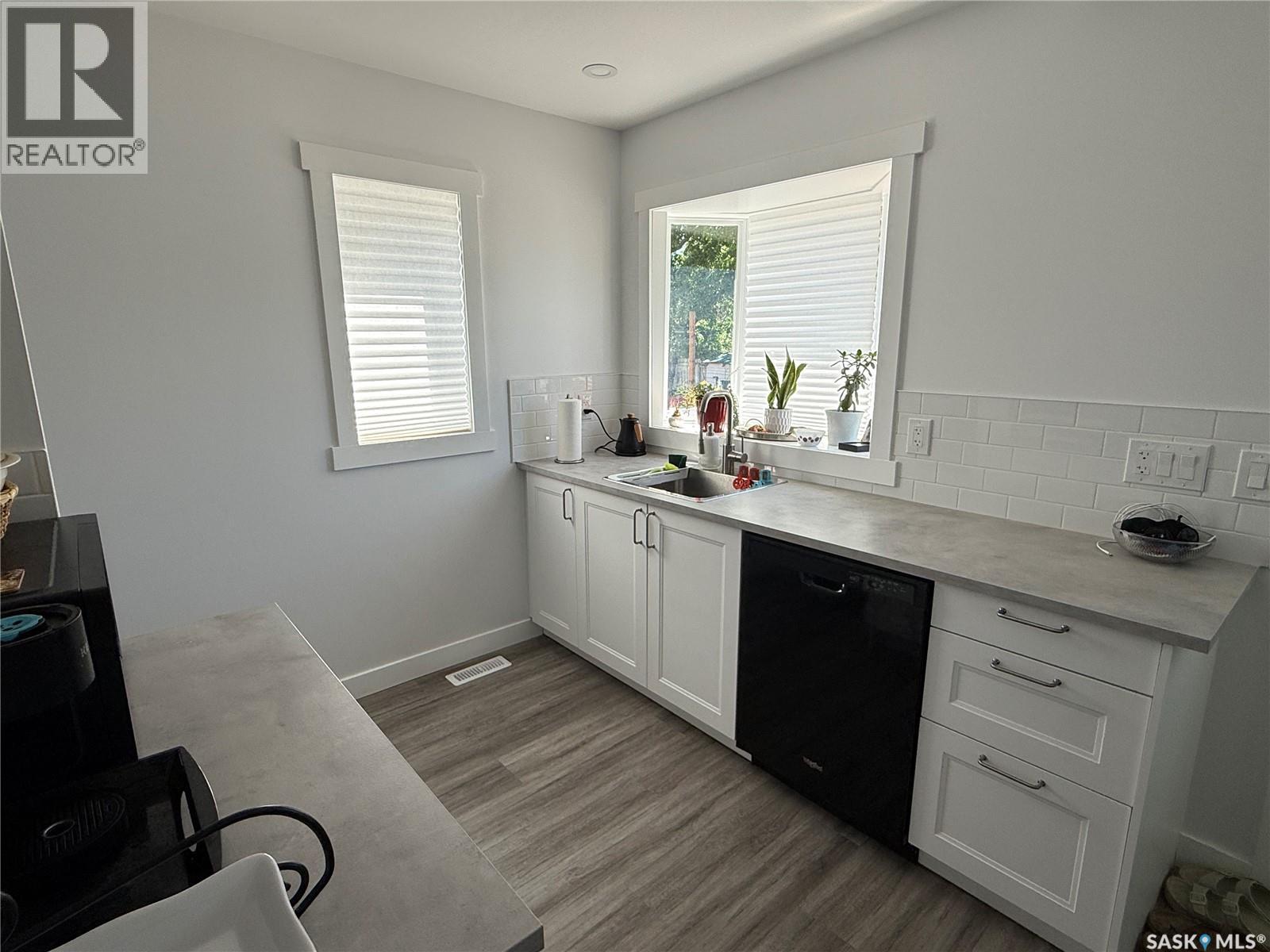 301 3rd STREET S - 5