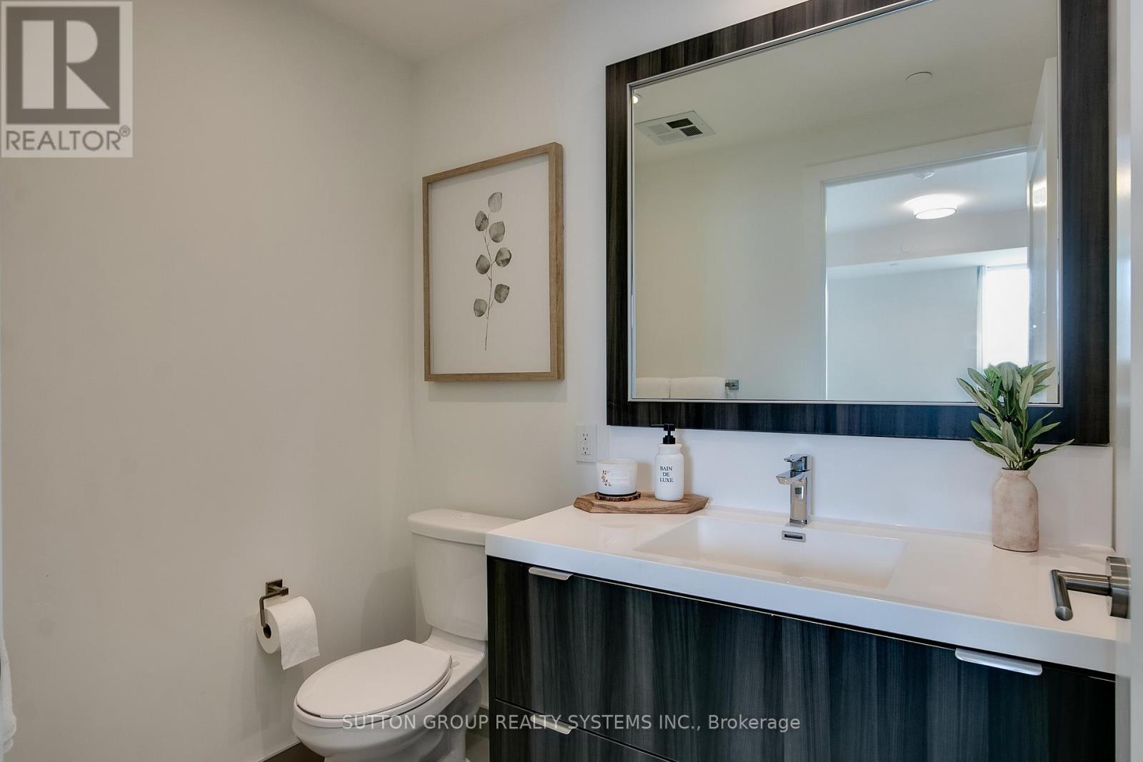 #910 80 VANAULEY STREET - 17